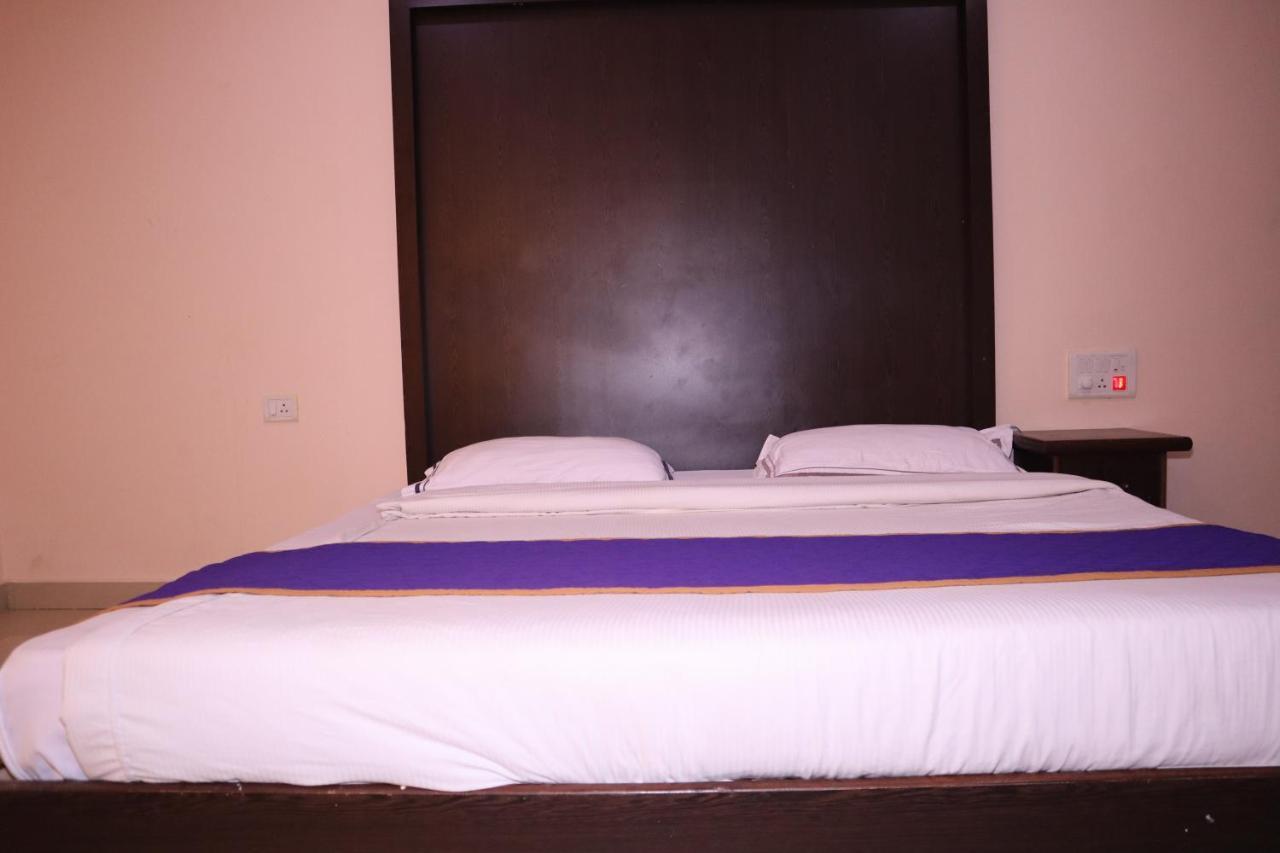 העיר בנגלור Smilestay Bns Lodge מראה חיצוני תמונה
